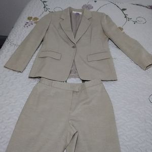 Fully lined Jones New York Pants Suit